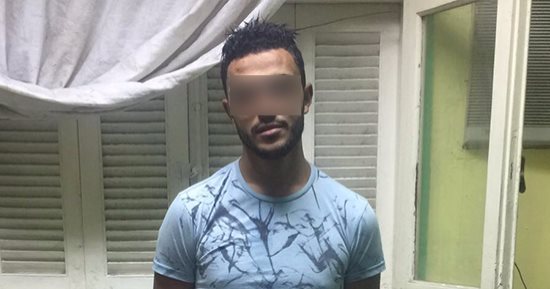 القبض على عاطل لسرقته شاب بالإكراه في باب الشعرية