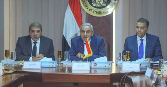 "المالية": نحرص على خفض زمن الإفراج الجمركى والربط الرقمى بين الموانئ