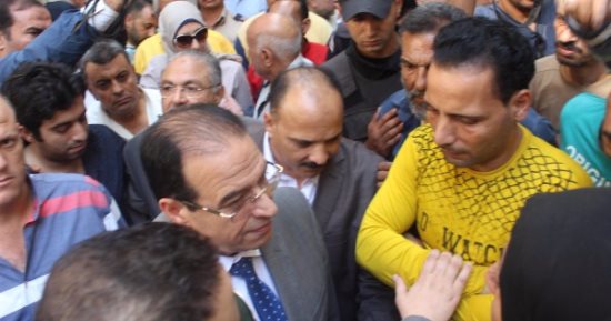 أحد سكان عقار المنصورة: "مش هينفع ننام فى خيم"