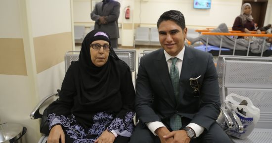 بالصور.. وزير الاتصالات وأحمد أبوهشيمة يزوران مستشفى علاج الأورام بالأقصر