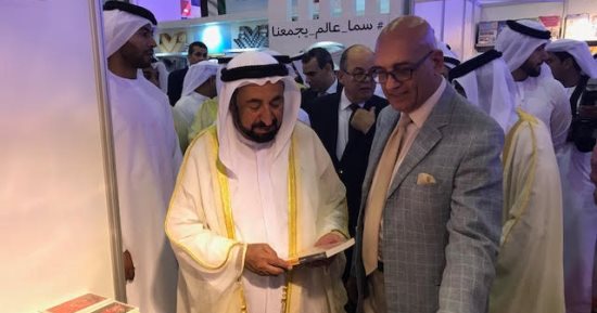شاهد سلطان القاسمى يزور دور النشر المصرية بمعرض الشارقة
