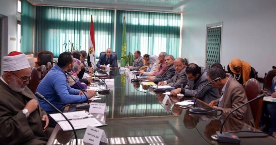 محافظ القليوبية يعقد اجتماعا لتدشين حملة صحة المرأة بالتعاون مع وزارة الصحة