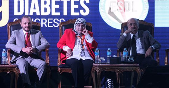 أستاذ باطنة: 20 % من السيدات الحوامل يصبن بسكر الحمل..والانسولين الأنسب لهن