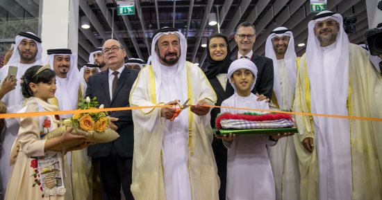 بالصور.. سلطان القاسمى يفتتح فعاليات الدورة 36 لمعرض الشارقة الدولى للكتاب.. ويؤكد: مصر صمام الأمان.. والقوى الظلامية تواجه بنور الكلمة الصادقة والعلم.. السيسى رجل قدره الله لمصر.. والنهضة تتحقق على يديه