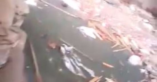 بالفيديو والصور.. غرق شارع عمرو بن العاص فى فيصل بمياه المجارى