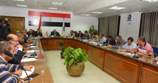 محافظ سوهاج: مستثمر يتقدم بدراسة لإنشاء مصنع لإنتاج أحبار الطباعة