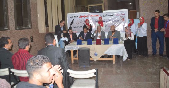 بالصور .. محافظ المنيا يفتتح معرض الخط العربى بقصر الثقافة