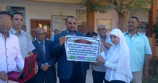 بالصور.. "إسنا التعليمية" تكرم الأولى على الجمهورية فى حفظ القرآن الكريم