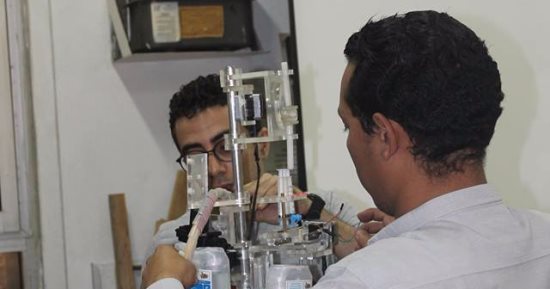 طلاب هندسة شبرا يبتكرون "روبوت" لعلاج المرضى