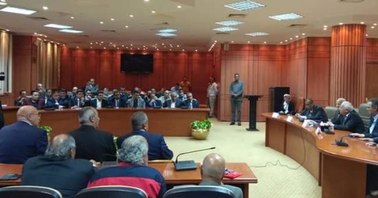 بالصور.. محافظ بورسعيد يجتمع بمرشحى المصرى 