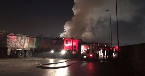 بالصور.. الحماية المدنية تغلق "دائرى الرماية" للسيطرة على الحريق