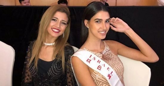 إسرائيل تستغل مسابقة ملكة جمال العالم لأغراض سياسية.. من اللبنانية للمصرية ملكات وقعن فى الفخ.. الإسرائيلية تدعى صداقة المصرية بصورة.. وآمال رزق: المطاردة مستمرة لالتقاط صور أخرى بحجة السلام