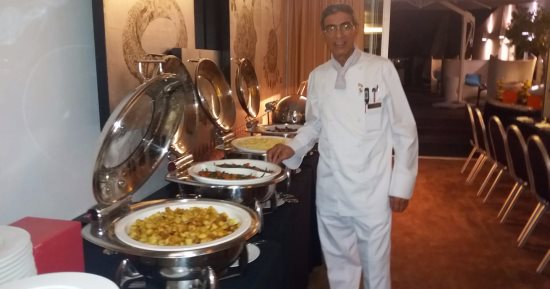 شاهد.. "شيف" الأهلى يُجهّز مأدبة غذاء الأحمر قبل نهائى إفريقيا