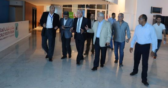 بالصور.. محافظ جنوب سيناء يتفقد مركز العمليات وقاعة المؤتمرات بشرم الشيخ