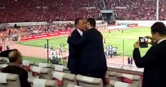 محمود طاهر والخطيب بـ"الأحضان" فى ملعب محمد الخامس