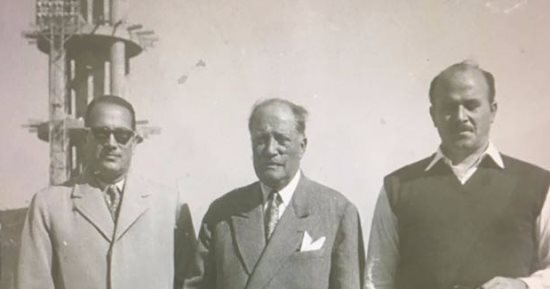 شاهد.. سكرتير "كاف" السابق مع حارس مصر فى مونديال 34