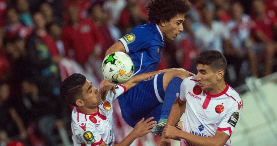 تعادل سلبى بين الاهلى والوداد فى الشوط الأول من النهائى الأفريقى.. ضغط أحمر مبكر.. أبناء التتش الأكثر تنظيما واستحواذا فى أول 45 دقيقة.. المرتدات سلاح أصحاب الأرض.. مؤمن يهدر انفرادا بالمرمى.. وإكرامى "مهزوز"