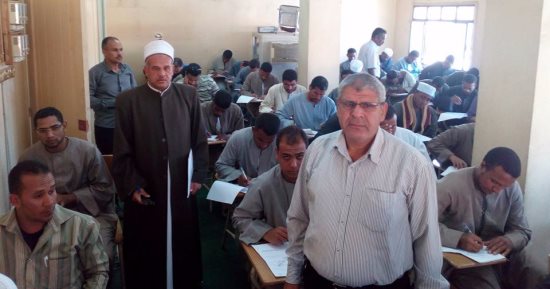 بالصور.. ضبط اثنين متلبسين بالغش فى اختبارات خطباء المكافأة بأسوان