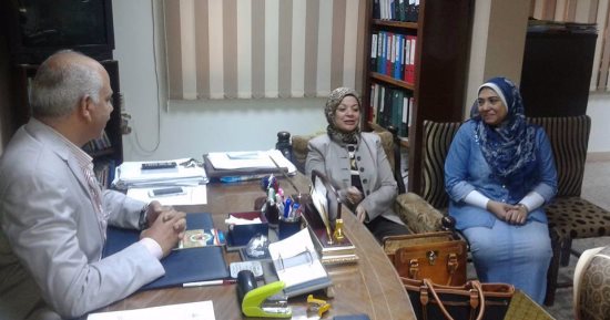 "القومى للمرأة" بسوهاج يبحث مع هيئة "تعليم الكبار" فتح فصول محو الأمية