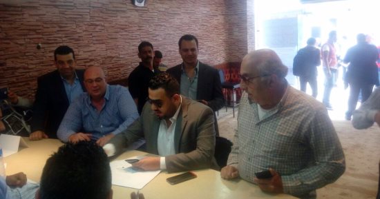 شريف منير: بعض المنافسين بانتخابات الزمالك وراء تمزيق "لافتات" الدعاية