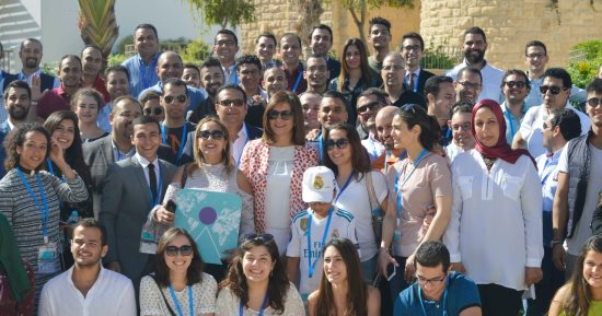 بالفيديو والصور.. وزيرة الهجرة تلتقى شباب المصريين بالخارج بمنتدى شباب العالم