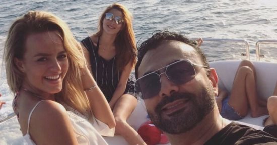 ‎بالفيديو.. من هى الحسناء التى وقعت فى حب محمد كريم وظهرت معه بدبى؟