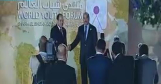 بالفيديو.. الرئيس السيسي يستقبل نظيره الموريتانى بمقر افتتاح منتدى شباب العالم