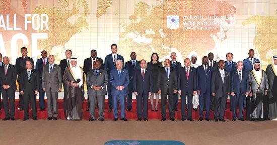 السيسي يدعو الشباب لممارسة فضيلة الحوار والتعايش على أسس موضوعية متجردة