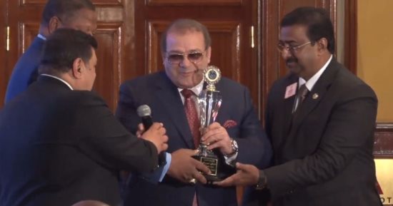 نادى الليونز العالمى يمنح وسام وجائزة الإبداع للدكتور حسن راتب 