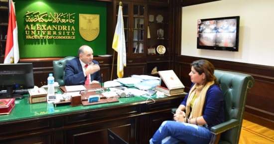 عميد تجارة الإسكندرية: تحويل قاعات بالمبنى المهجور لنموذج محاكاة للبورصة العالمية.. 24 مليون جنيه لتطوير الكلية وإنشاء أكبر قاعاتها إلكترونيًا.. ويؤكد: اتفقنا مع الأوقاف لإرسال خطيب يتعامل مع الشباب بلغتهم