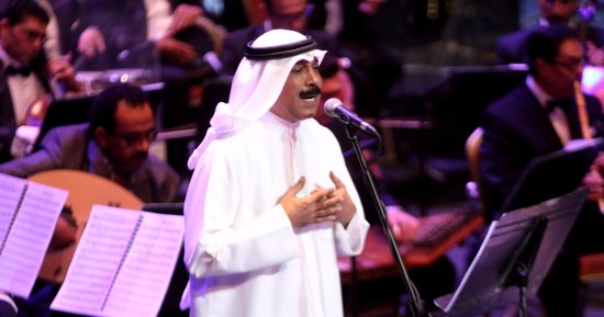 بالصور.. عبد الله الرويشد يختتم حفل مهرجان الموسيقى بـ"اللى نساك انساه"