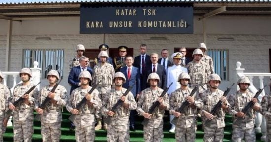 بعد تذمر الجيش القطرى.. تميم يستقوى بجند الديكتاتور العثمانى.. وزير الدفاع التركى يزور القاعدة العسكرية فى الدوحة لبحث إرسال قوات برية جديدة إلى قطر.. ويؤكد: هدفنا تأمين النظام.. و200 مدرعة تركية لحماية القصر