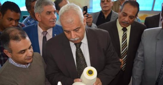 وكيل تعليم الشرقية يتابع تدريب طلاب "الصنايع" علي ماكينات الغزل 