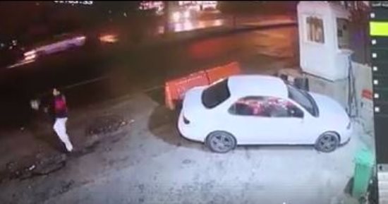 بالفيديو.. سيارة تسير بسرعة جنونية تطيح بمواطن مصرى فى الأردن