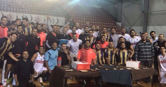 بالصور.. سلة الزمالك يحتفل بفريق اليد فى صالة عبد الرحمن فوزى