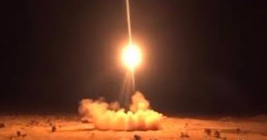 قوات الدفاع الجوى السعودى تعترض صاروخا باليستيا أعلى مدينة نجران