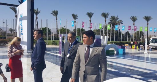 بالصور.. أحمد أبو هشيمة يصل مركز المؤتمرات للمشاركة بمنتدى شباب العالم