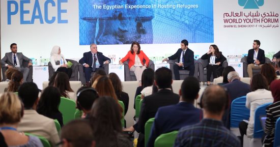 غادة والى بمنتدى شباب العالم: موقف مصر ثابت من عدم إقامة معسكرات للاجئين.. تؤكد: نستوعبهم دون حواجز ويتركزون فى القاهرة والجيزة و6 أكتوبر.. وزيرة التضامن: لدينا 40 ألف طالب سورى فى المدارس و14 ألفا بالجامعات