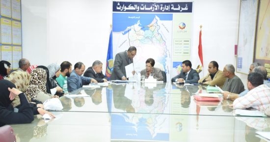 محافظ البحيرة تستجيب لشكاوى 25 شخصًا خلال اللقاء الاسبوعى بالمواطنين