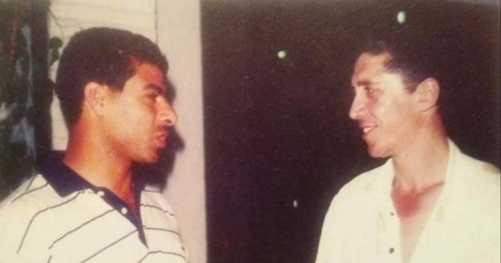 شاهد.. ابتسامة نجم الاتحاد محمد عمر فى حوار مع العشرى