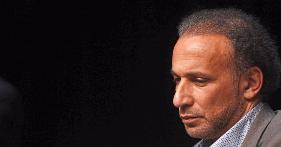 بعد اتهامه بالتحرش والاغتصاب.. "أكسفورد" تغسل يدها من خطايا حفيد البنا.. الجامعة: نتفهم الاتهامات الموجهة إليه ومهامه الدراسية ستوكل لآخرين.. وإحدى الضحايا: طارق رمضان يرى عدم ارتداء المرأة الحجاب مبررا للتحرش