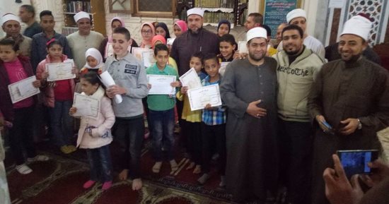 بالصور.. وكيل أوقاف الإسكندرية يكرم حفظة القرآن الكريم بمنطقة الجمرك