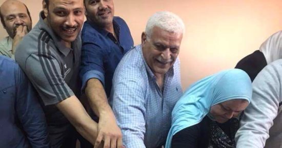 شاهد.. أسرة اتحاد اليد تحتفل بخالد حمودة بعد ختام دورته الانتخابية
