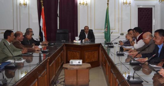 سكرتير عام محافظة المنيا يناقش بدء عمليات الرفع المساحى للأراضى