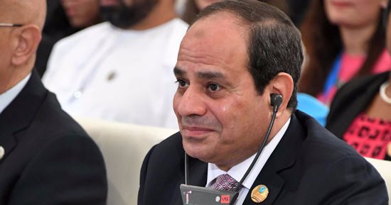 السيسى يمتدح المرأة.. مازحا: الرجالة هيزعلوا منى وإحنا داخلين على انتخابات