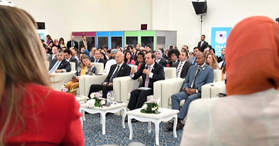 السيسى: فى مصر والدول العربية ثقافتنا حاجبة لدور المرأة ولازم نغيرها