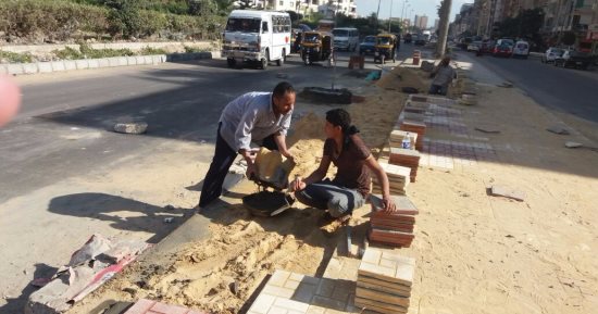 رفع تراكمات الأتربة وتطوير الجزيرة الوسطى بحى المنتزة
