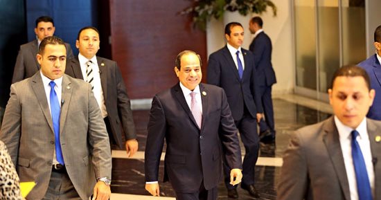 بالصور..السيسى يصل منتدى شباب العالم للمشاركة بجلسة دور المرأة فى دوائر صناعة القرار