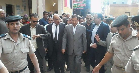 بالصور.. محافظ الغربية يشهد قافلة طبية بقرية شبراتنا مسقط رأس الفريق الشاذلى