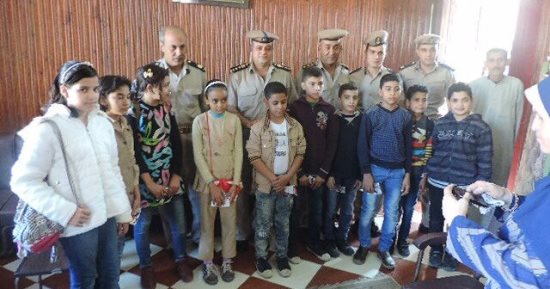 طلاب مدرسة الشهيد طيار سامى جادو يزورون قسم شرطة منوف